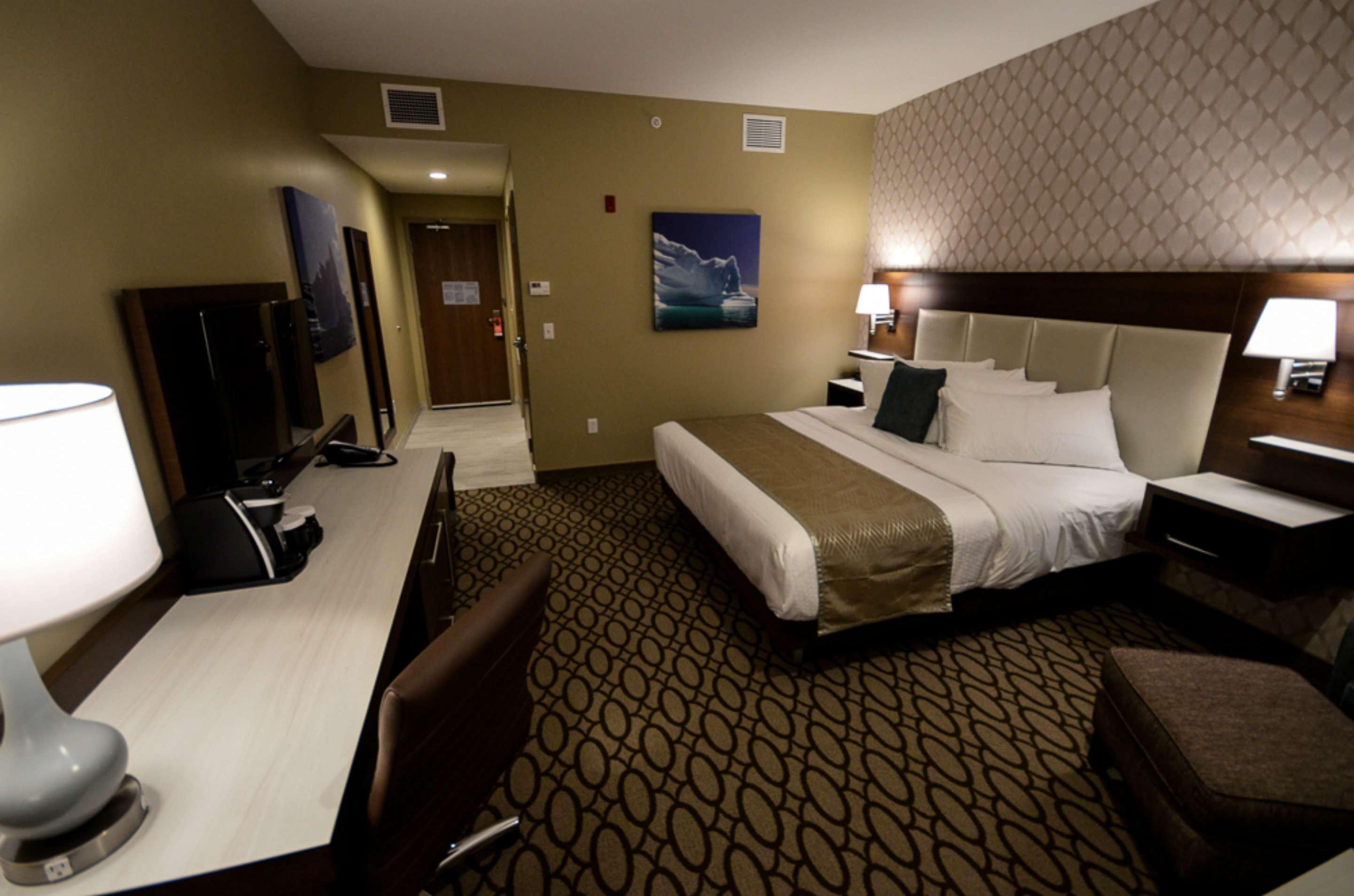 Western White Mountain Hotel